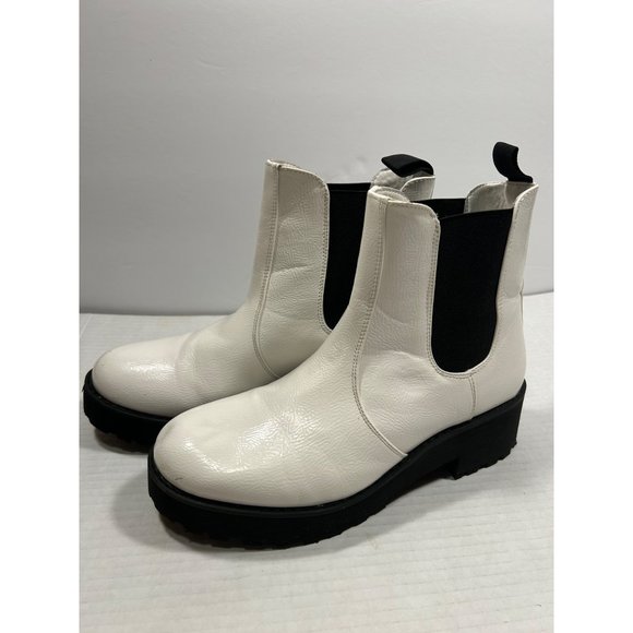 Dirty Laundry Maps Chelsea Boot White Faux Leather‎ Size 7.5 Ankle - Picture 1 of 9